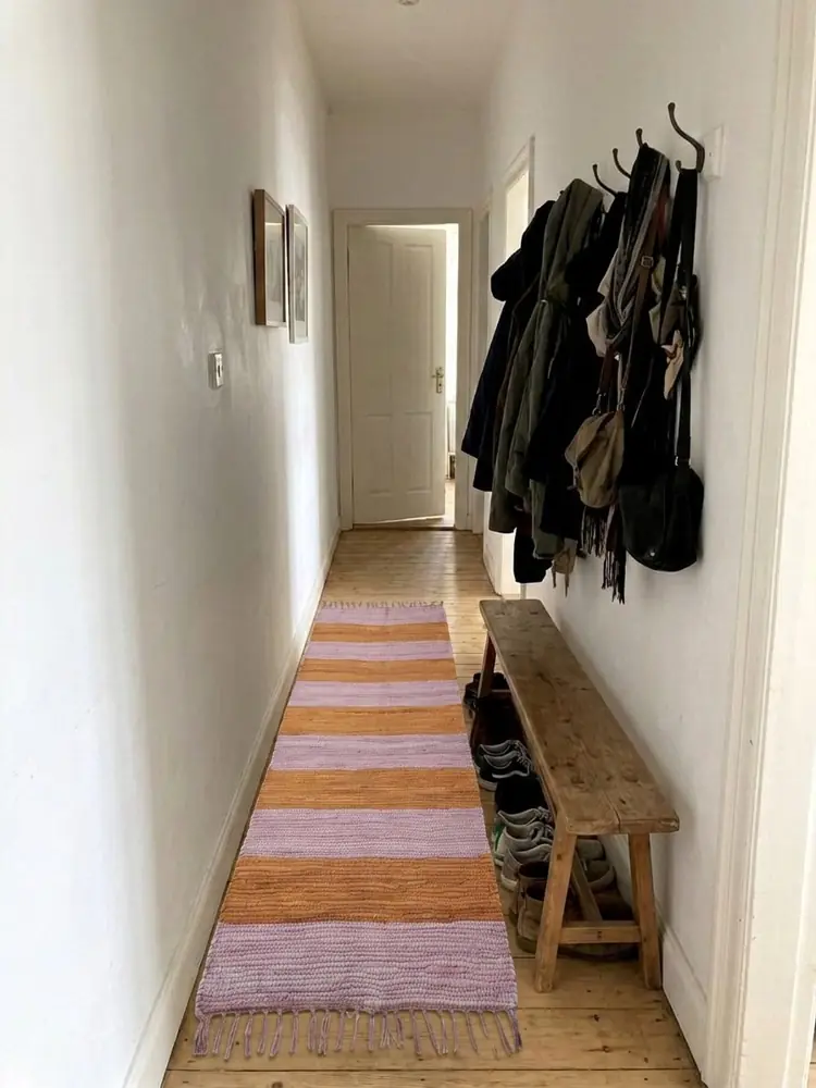 Løber lagt ind i en smal entré